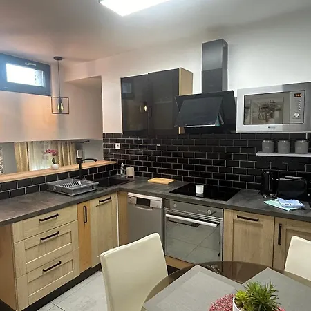 בית נופש Marvel House - Disneyland 5min, Private Parking, Terrace
