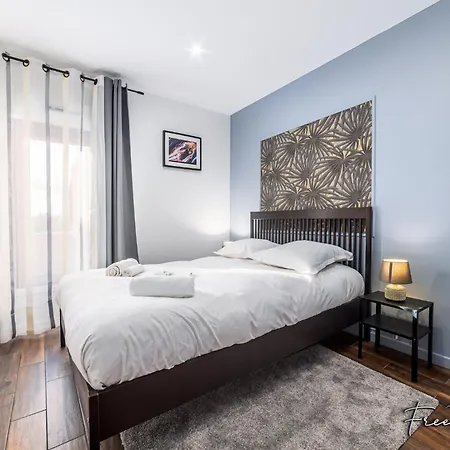 בית נופש Marvel House - Disneyland 5min, Private Parking, Terrace