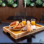 Feriehus Marvel House - Disneyland 5min, Private Parking, Terrace Magny-le-Hongre