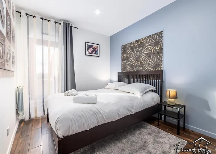 Hébergement de vacances Marvel House - Disneyland 5min, Private Parking, Terrace