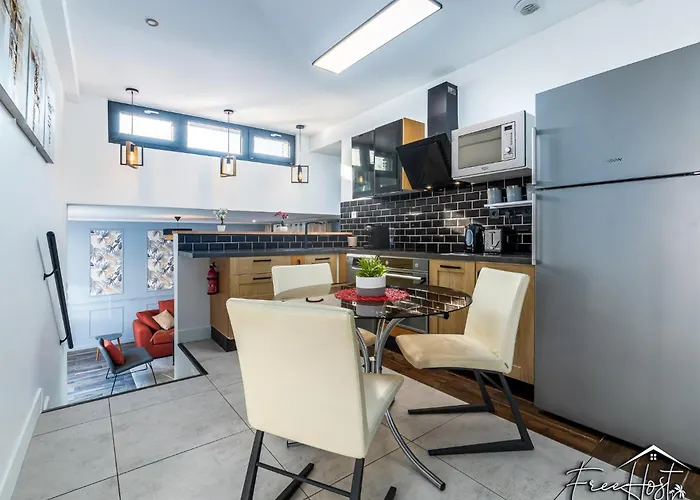 Hébergement de vacances Marvel House - Disneyland 5min, Private Parking, Terrace *