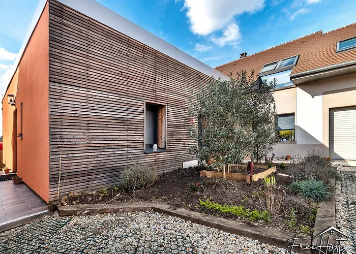 Marvel House - Disneyland 5min, Private Parking, Terrace Hébergement de vacances Magny-le-Hongre